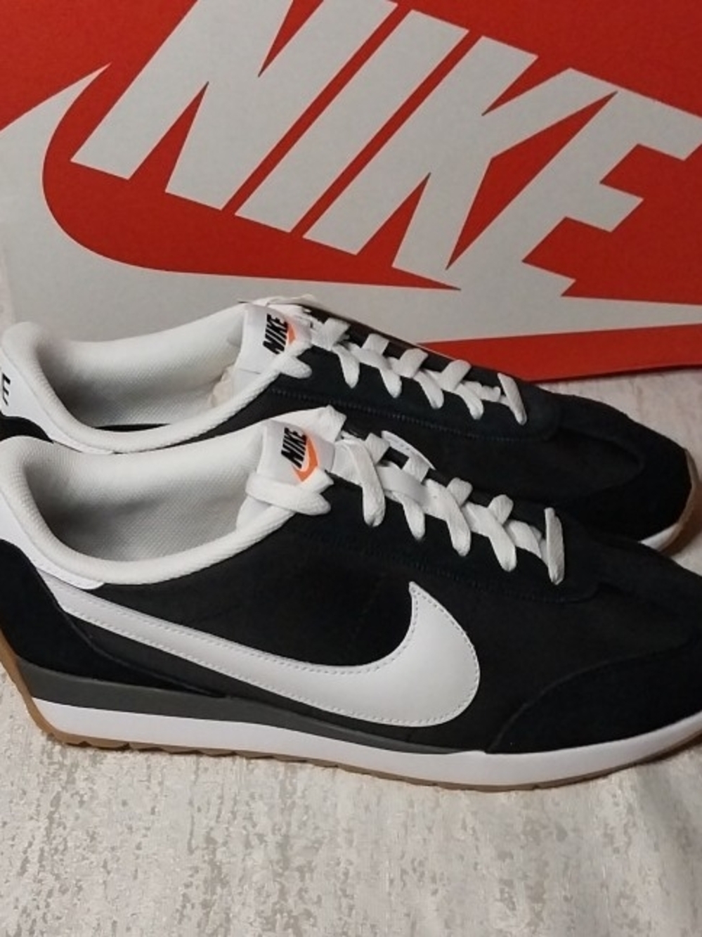 Nike Pacific Black & White Low-Profile Retro Sneakers Mens 9.5 Womens 11